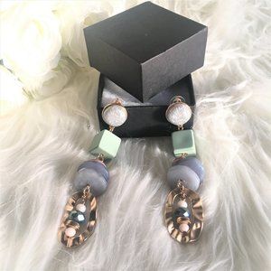 NWT Gorgeous DROP CRYSTAL & RESIN Dangle Earrings